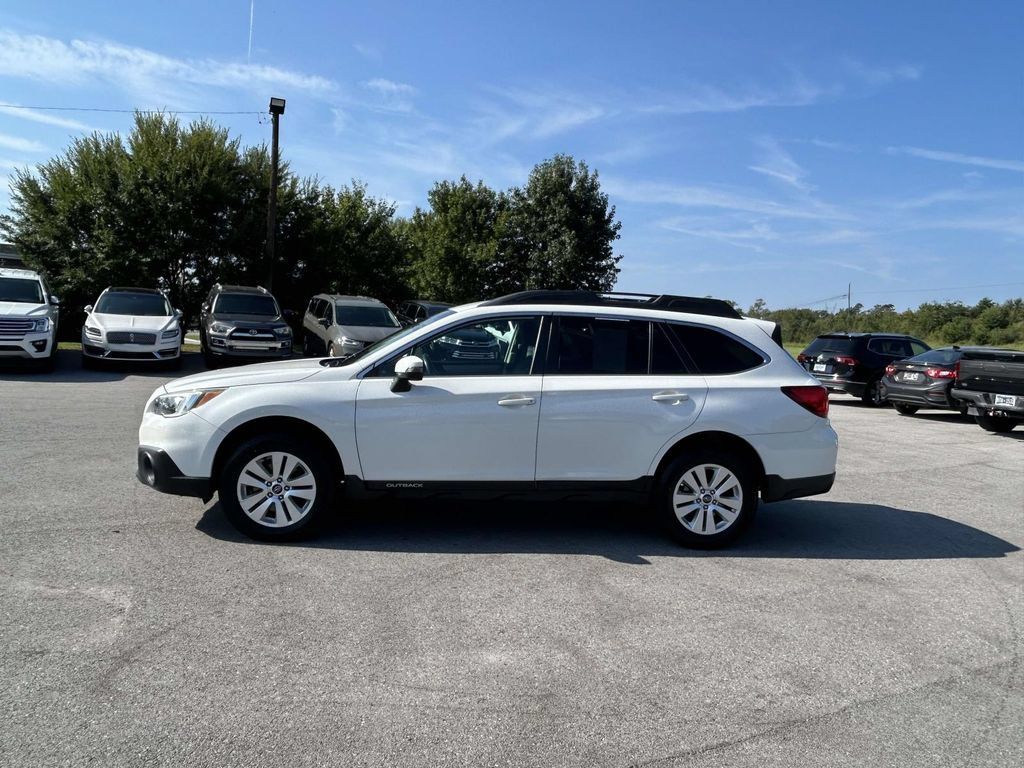 Used 2017 Subaru Outback 2.5i Premium AWD/4WD image 4