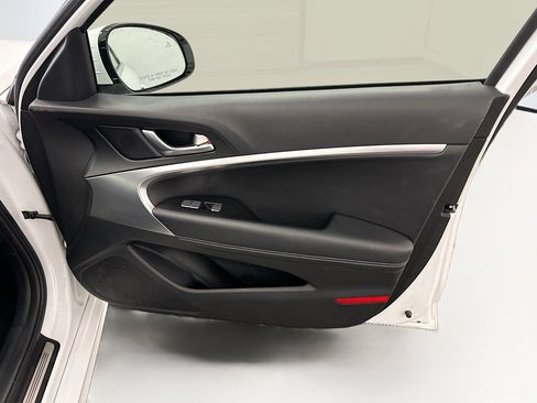 Used 2025 Genesis G70 2.5T AWD/4WD image 33