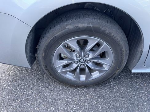 Used 2024 Toyota Sienna LE AWD/4WD image 10