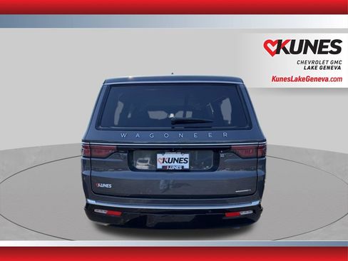 Used 2024 Jeep Wagoneer L Series II w/ Flexible Seating Group AWD/4WD image 5