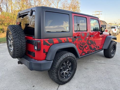 Used 2018 Jeep Wrangler Unlimited Rubicon w/ Connectivity Group image 7