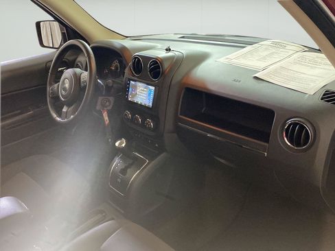 Used 2016 Jeep Patriot Latitude AWD/4WD image 38