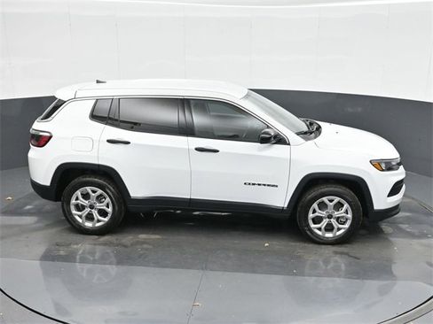 Used 2025 Jeep Compass Sport image 30