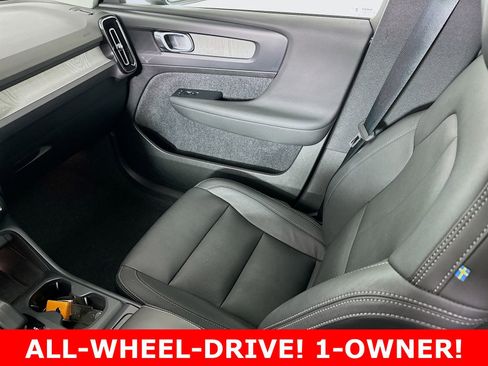Used 2025 Volvo XC40 B5 Core AWD/4WD image 23