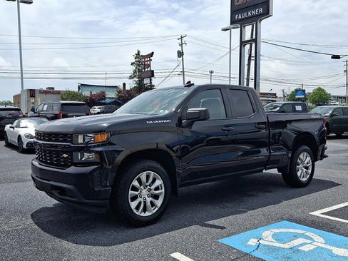 Used 2020 Chevrolet Silverado 1500 Custom w/ Custom Value Package AWD/4WD image 3