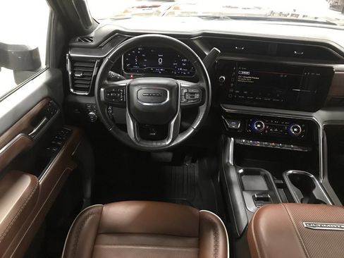 Used 2025 GMC Sierra 3500 Denali Ultimate image 16