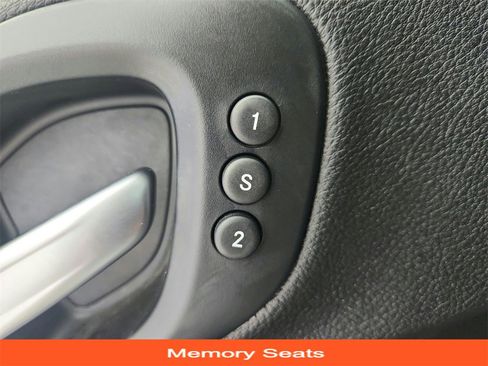 Used 2020 Jeep Cherokee Limited image 30