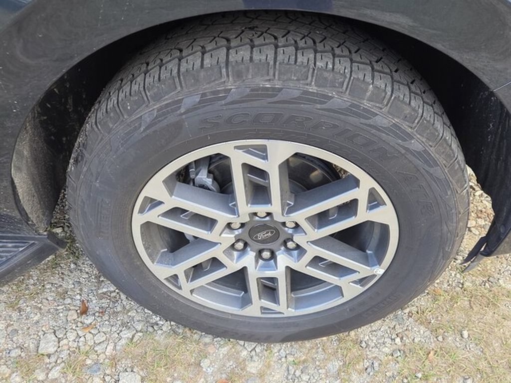 Used 2025 Ford Expedition Active AWD/4WD image 23