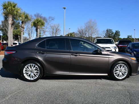 Certified 2019 Toyota Camry XLE image 5