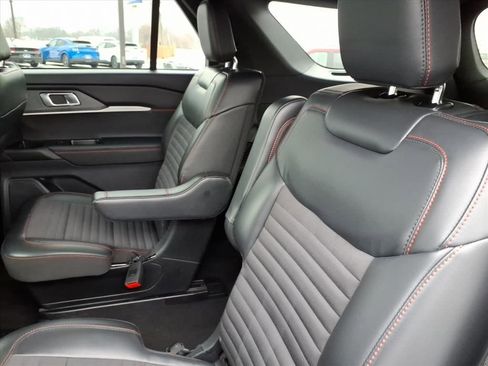 Used 2025 Ford Explorer ST-Line image 15