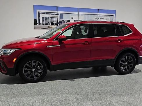 Certified 2023 Volkswagen Tiguan SE w/ Panoramic Sunroof Package FWD image 5