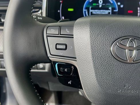 Used 2025 Toyota Camry SE image 16