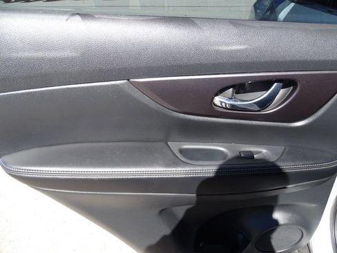 Used 2016 Nissan Rogue S image 25