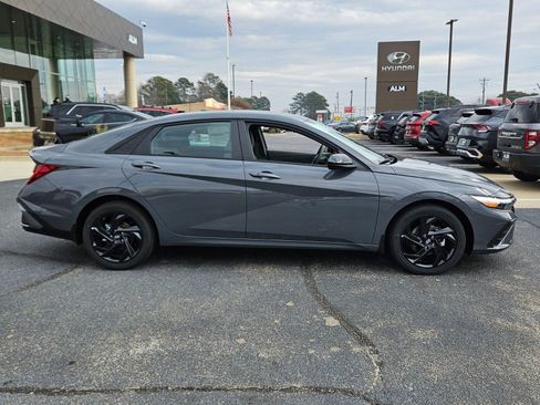 New 2026 Hyundai Elantra Sport FWD image 13