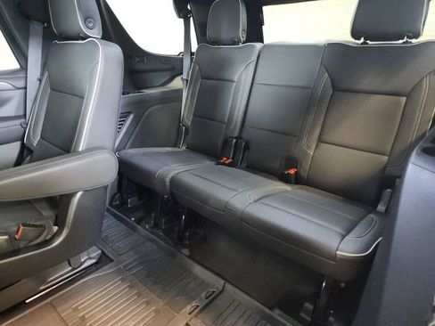 Used 2023 GMC Yukon SLT w/ SLT Premium Package AWD/4WD image 15