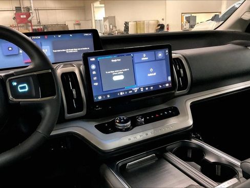 Certified 2025 Ford Expedition Active AWD/4WD image 6