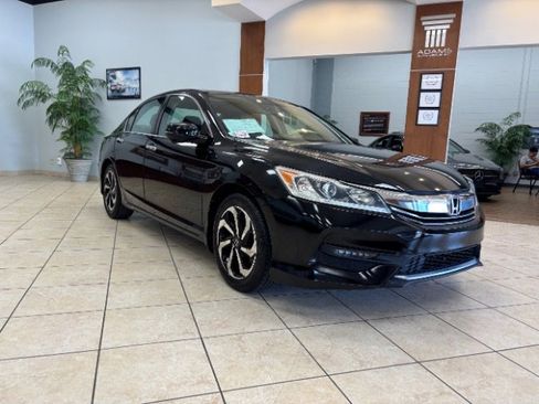 Used 2017 Honda Accord EX image 2