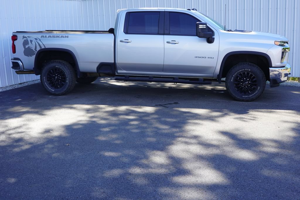 Used 2022 Chevrolet Silverado 3500 LT w/ Convenience Package AWD/4WD image 2
