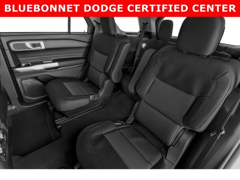 Used 2023 Ford Explorer XLT w/ Equipment Group 202A RWD image 8
