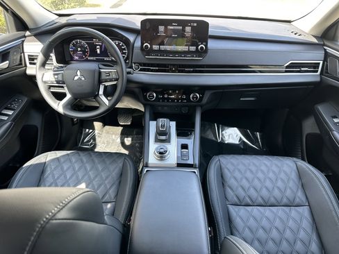 Used 2023 Mitsubishi Outlander SEL FWD image 9