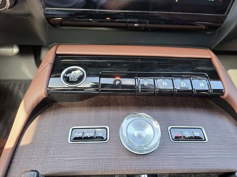 New 2025 Lincoln Navigator Reserve image 11