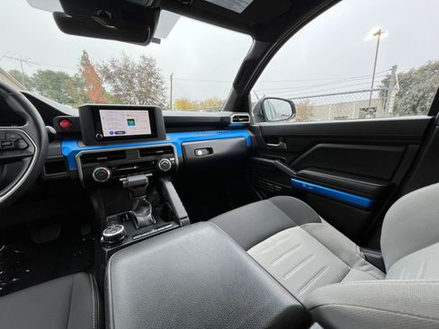 Used 2025 Toyota Tacoma TRD Off-Road image 33