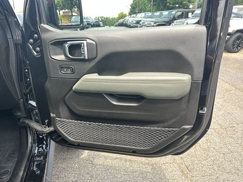 Certified 2025 Jeep Gladiator Mojave AWD/4WD image 16