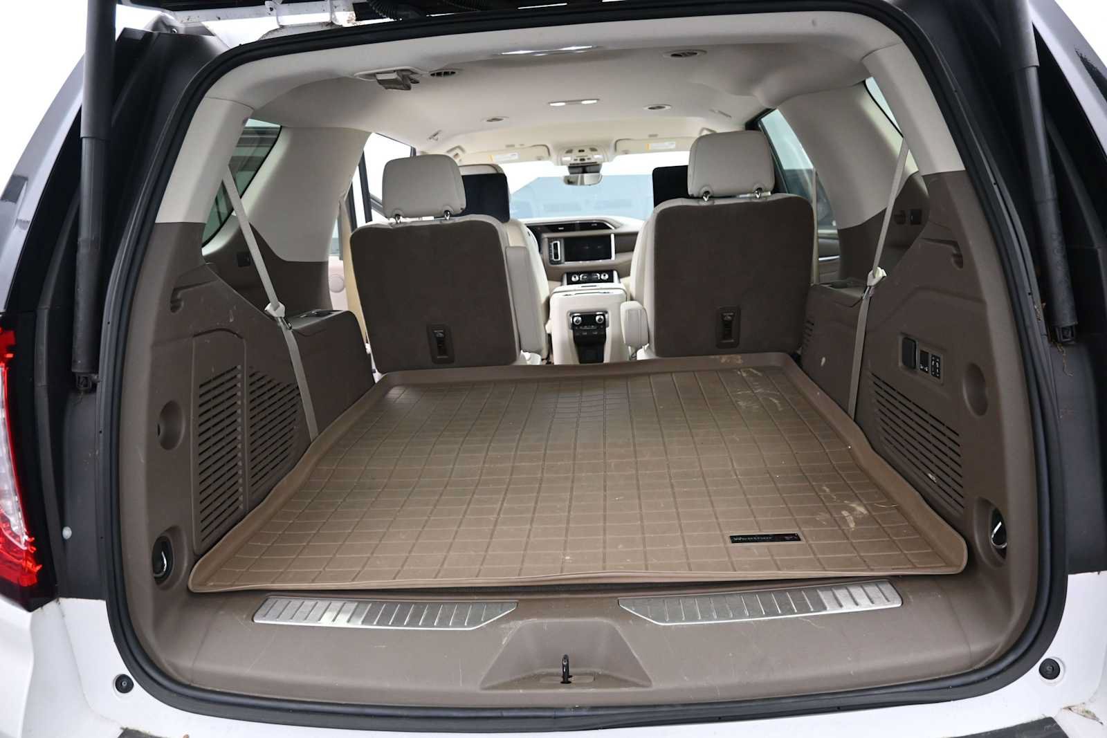 Used 2024 GMC Yukon Denali w/ Advanced Technology Package AWD/4WD image 14