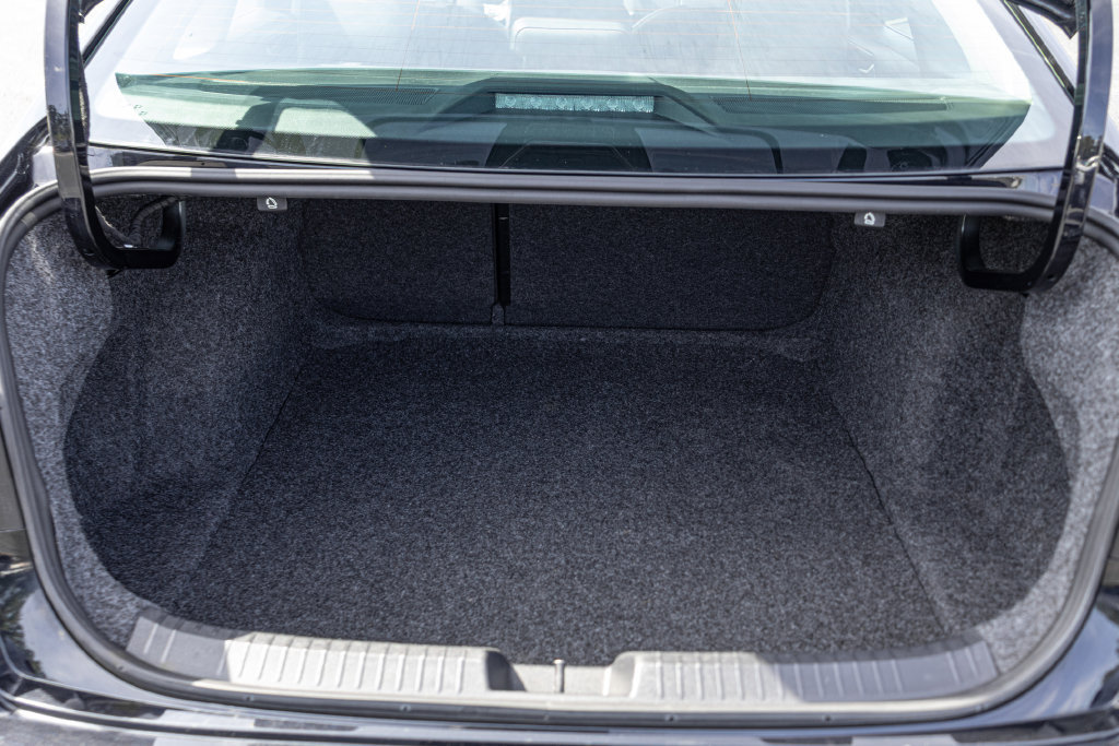 Certified 2024 Volkswagen Jetta SE FWD image 30