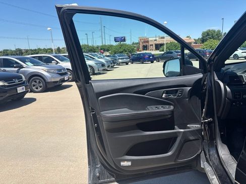 Certified 2021 Honda Pilot Black Edition image 9