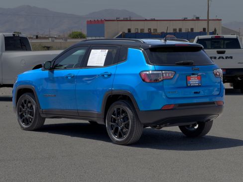 Used 2024 Jeep Compass Latitude w/ Convenience Group image 3