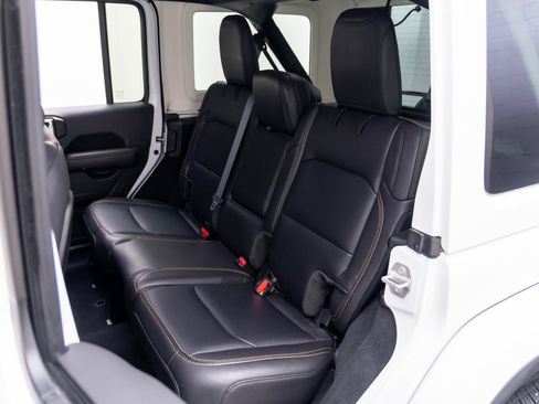 Used 2024 Jeep Wrangler Unlimited Sahara AWD/4WD image 18