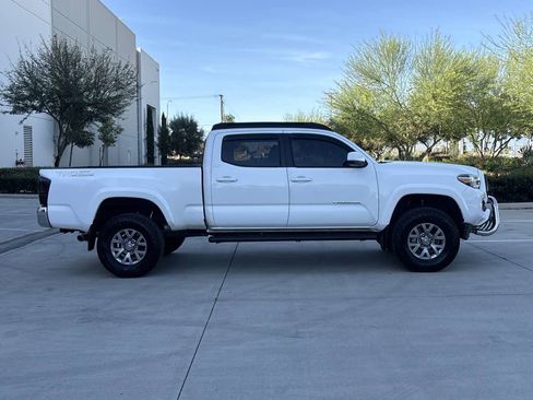 Used 2017 Toyota Tacoma SR5 w/ Tow Package image 2