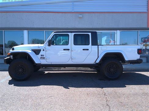 Used 2023 Jeep Gladiator Sport AWD/4WD image 2