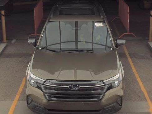Used 2025 Subaru Forester Premium AWD/4WD image 3