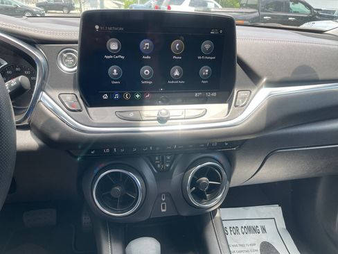 Certified 2025 Chevrolet Blazer LT FWD image 22