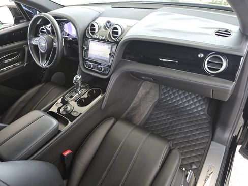 Used 2018 Bentley Bentayga AWD/4WD image 22