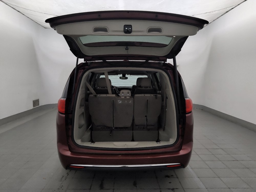 Used 2018 Chrysler Pacifica Touring-L Plus FWD image 29