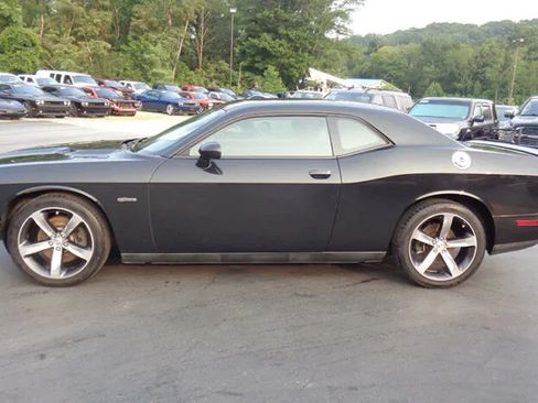 Used 2014 Dodge Challenger SXT RWD image 6