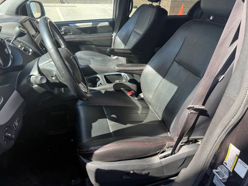 Used 2017 Dodge Grand Caravan GT FWD image 13