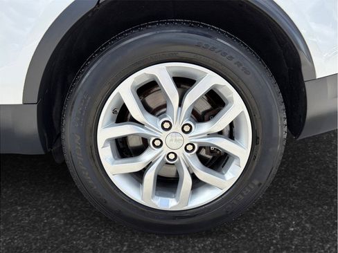 Used 2019 Land Rover Discovery SE AWD/4WD image 14