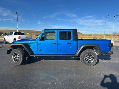 Certified 2024 Jeep Gladiator Rubicon w/ Convenience Group image 8