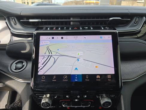 Used 2022 Jeep Grand Cherokee Overland image 28