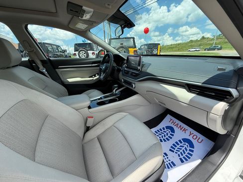 Used 2022 Nissan Altima 2.5 SV w/ SV Premium Package FWD image 25