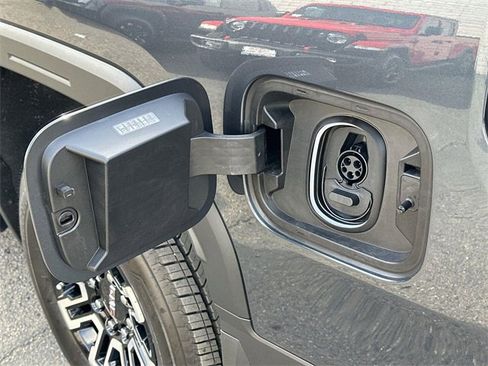 Used 2026 GMC Sierra EV Elevation image 28