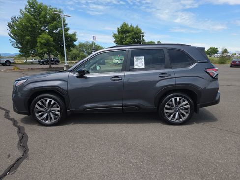 Used 2025 Subaru Forester Touring AWD/4WD image 11