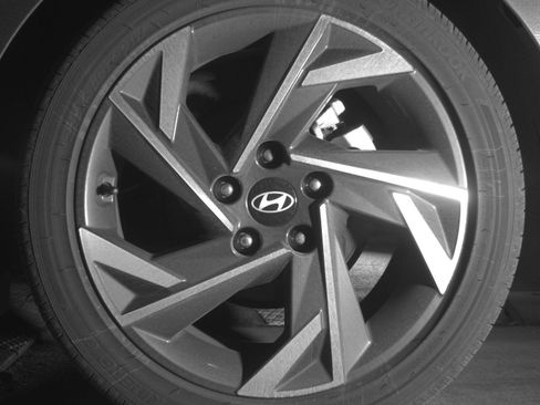 Used 2025 Chevrolet Trax LT FWD image 17