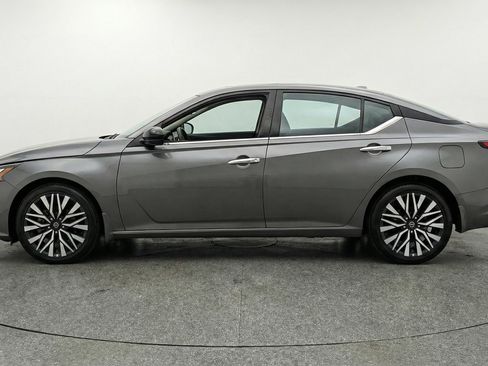 Used 2025 Nissan Altima 2.5 SV image 5