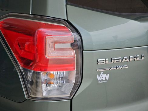 Used 2017 Subaru Forester 2.5i Premium AWD/4WD image 41