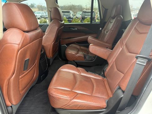 Used 2018 Cadillac Escalade Luxury image 14